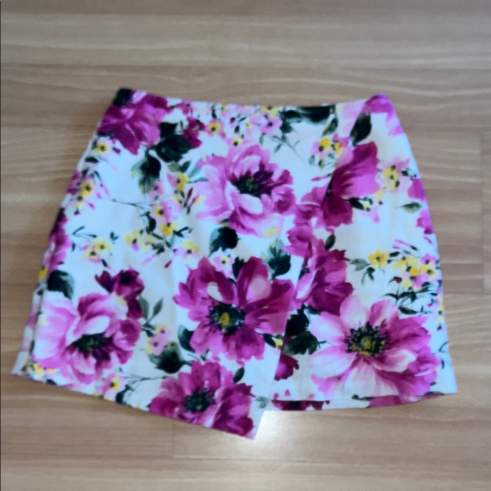 Abercrombie & Fitch | XS | Cream Pink Floral Faux Wrap Lined Skort | LIKE NEW
